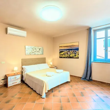 Lejlighed Palazzo Ciravegna Alba (Piedmont)